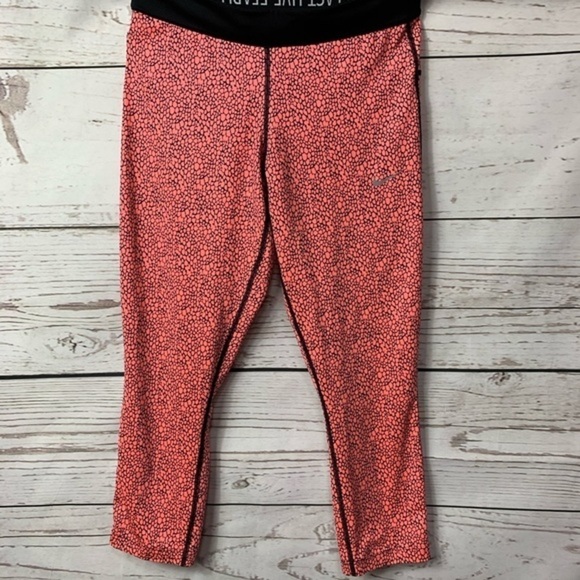 NWOT Nike Dri-Fit Capri Leggings - Picture 2 of 6